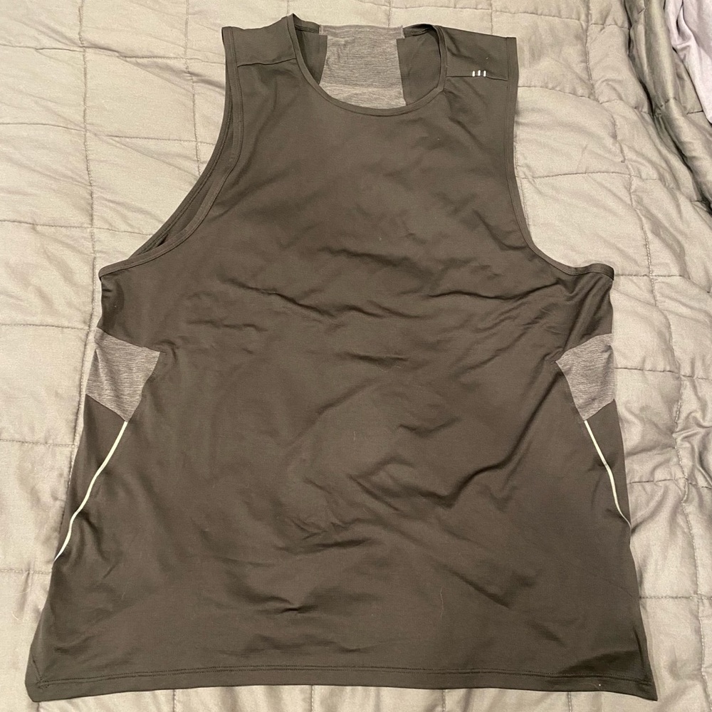 Lululemon metal vent tech sleeveless shirt